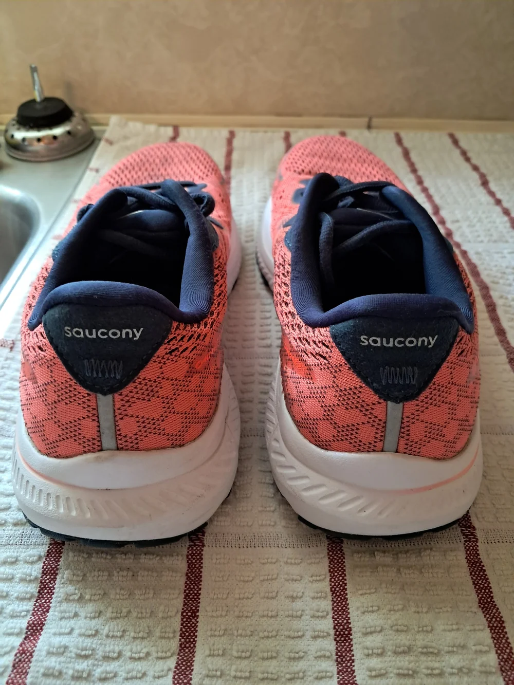 Saucony Omni 20 Womens Running Shoes Size 9 Sunstone Orange Navy S10681-16